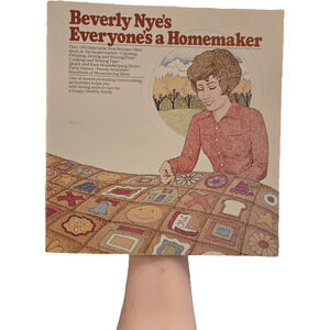 Everyone's a Homemaker by Beverly Nye Bantam Books First Edition 80s Budget Art